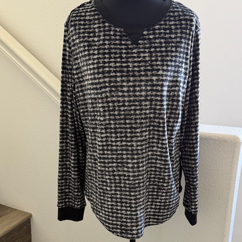 Secret Treasures Women's Black and Gray Velour Crewneck Sweater.